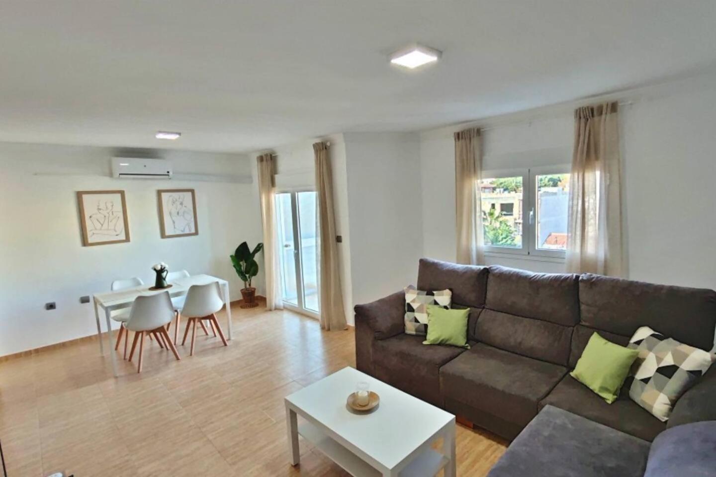 Apartamento Paseo Larios ตอร์เรเดลมาร์ ภายนอก รูปภาพ